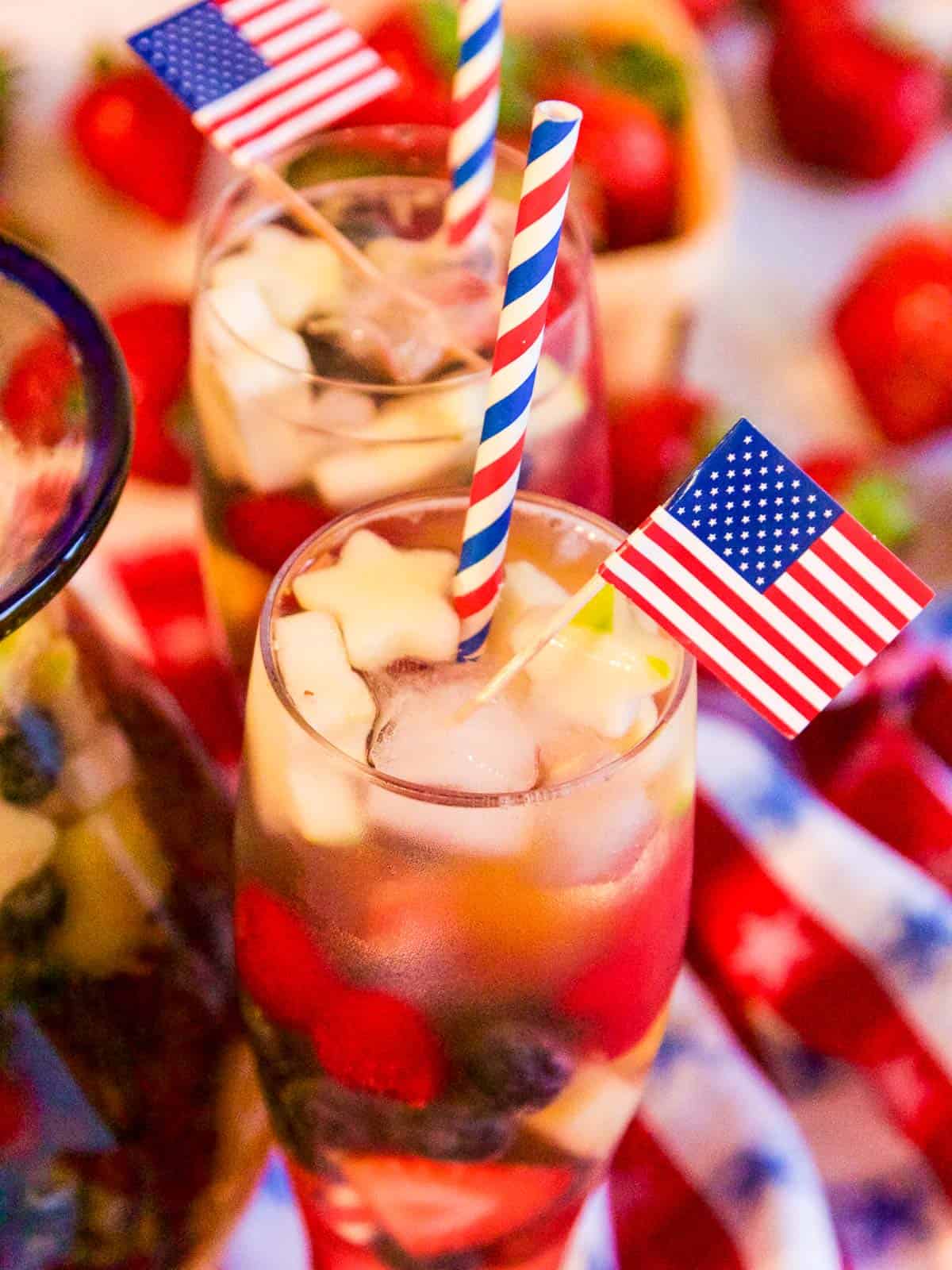 https://www.delicioustable.com/wp-content/uploads/2021/06/White-Sangria-July-4th-recipe.jpg