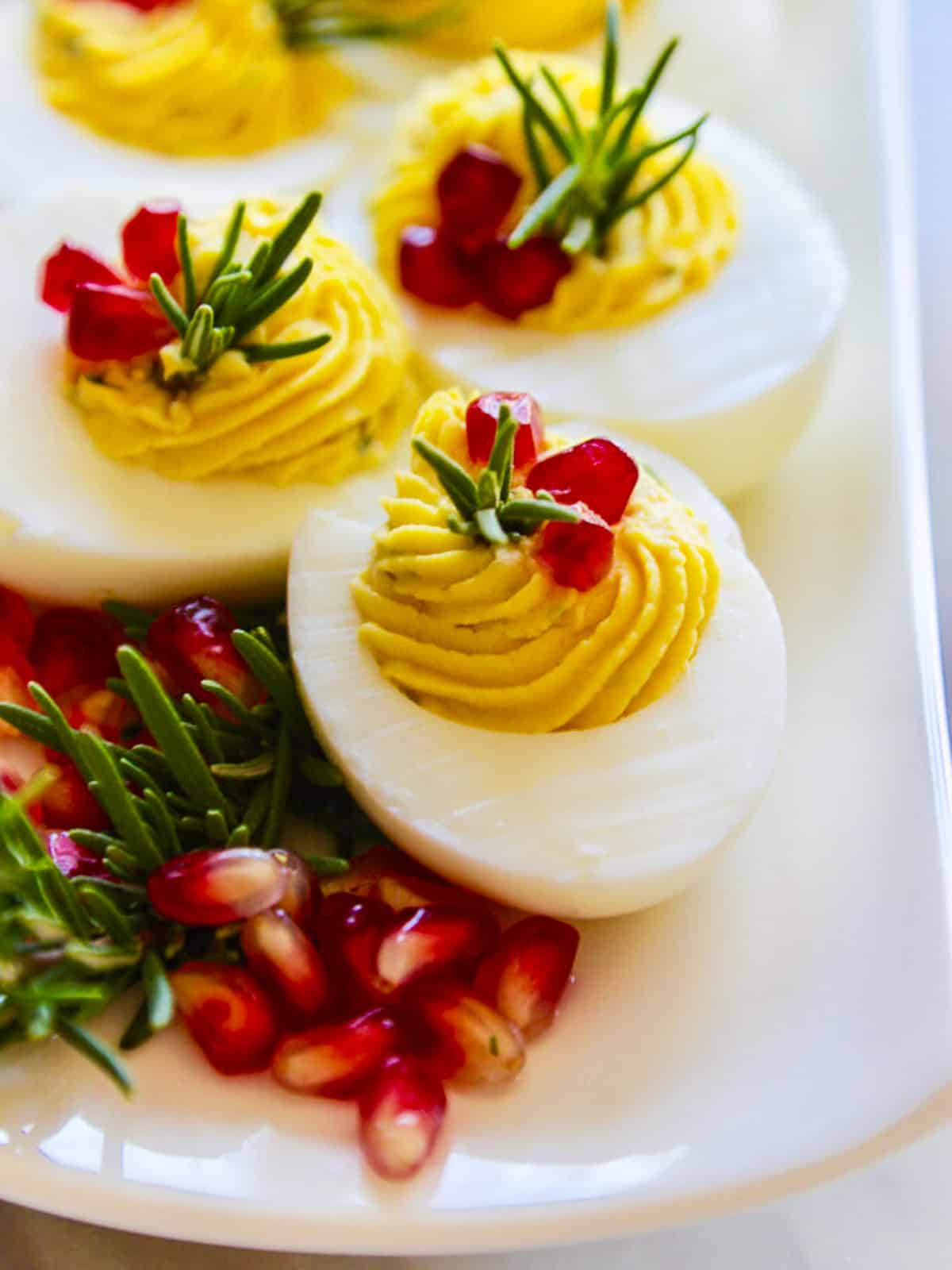 Christmas Deviled Eggs - Chef Savvy