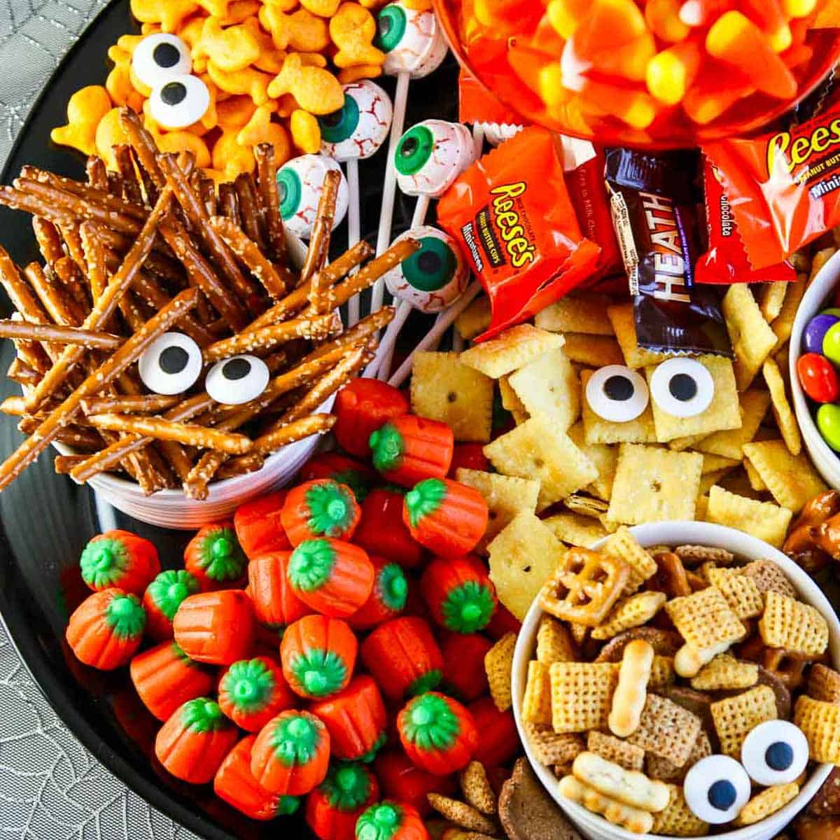 Halloween Pizzas 6 Spooky Design Ideas Delicious Table