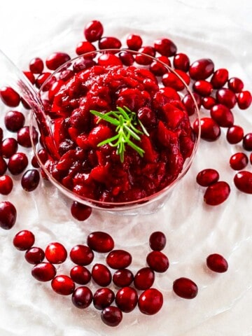 Cranberry christmas alcoholic drinks