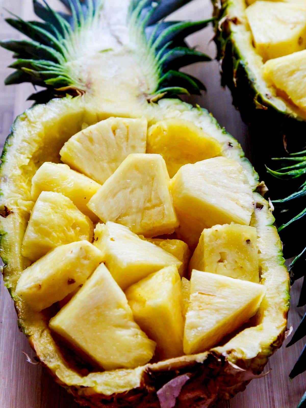 How To Make A Pineapple Bowl - Savor the Best