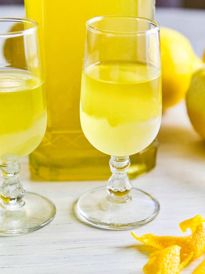 Limoncello Recipe (Lemoncello Lemon Liqueur) Delicious Table