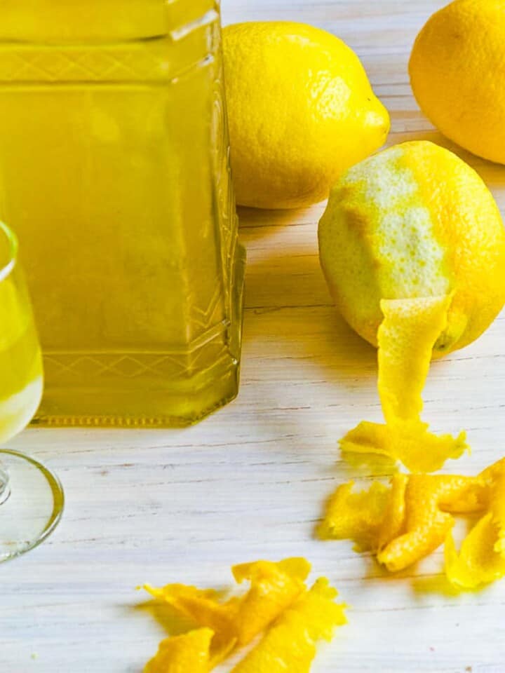 Limoncello Recipe (Lemoncello Lemon Liqueur) Delicious Table