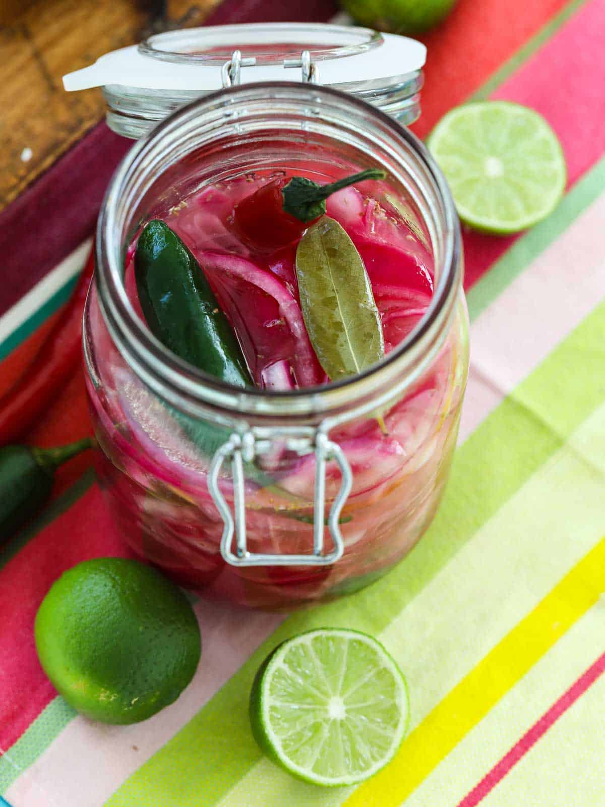 https://www.delicioustable.com/wp-content/uploads/2022/04/Mexican-Pickled-Red-Onions-with-bay-leaf.jpg