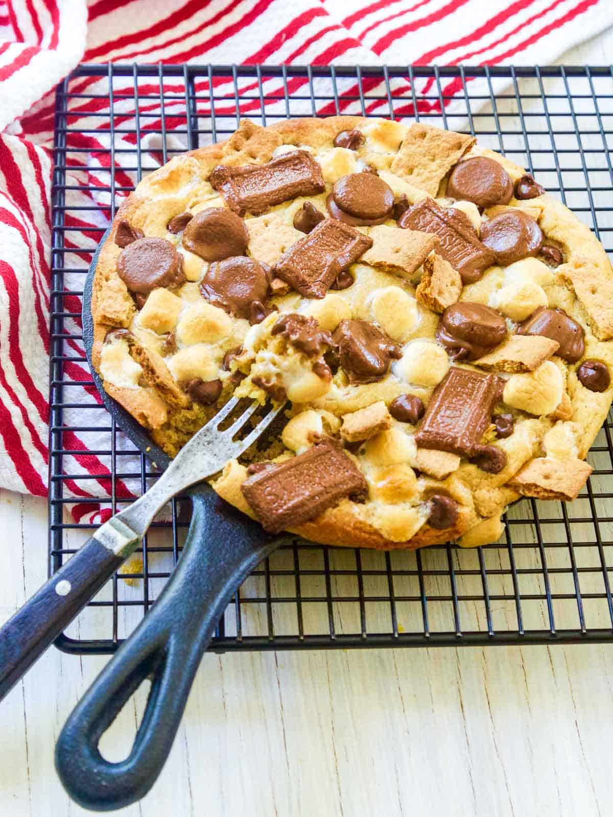 Chocolate Chip & Toffee Skillet Cookie (Pizookie)