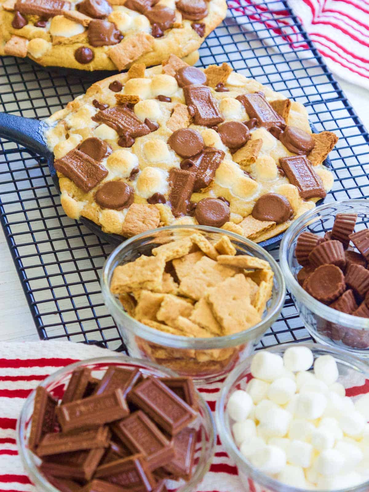 Mini Skillet Chocolate Marshmallow Cookies - Worldly Treat