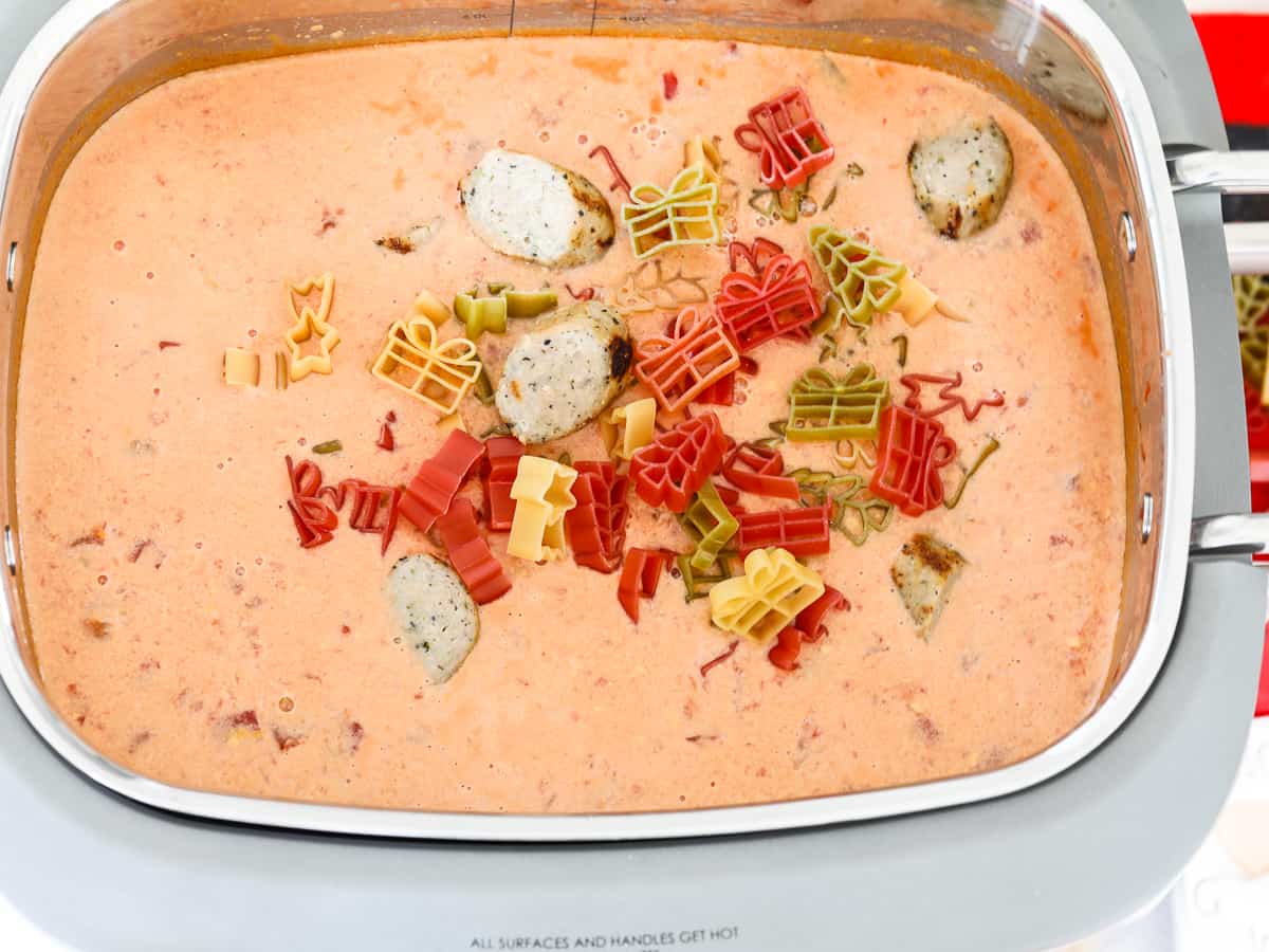 https://www.delicioustable.com/wp-content/uploads/2022/12/Christmas-Soup-in-slow-cooker.jpg